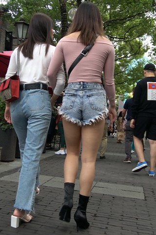 街拍偶遇极品性感的热牛长腿姑娘