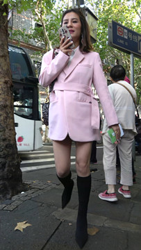 粉色小西装外套美腿美女